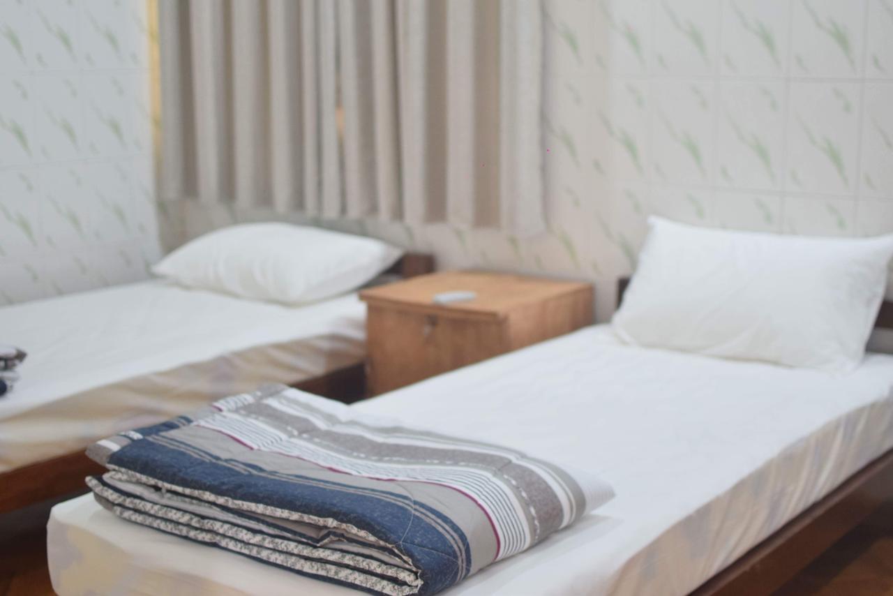 Celia Hostel Mandalay Buitenkant foto