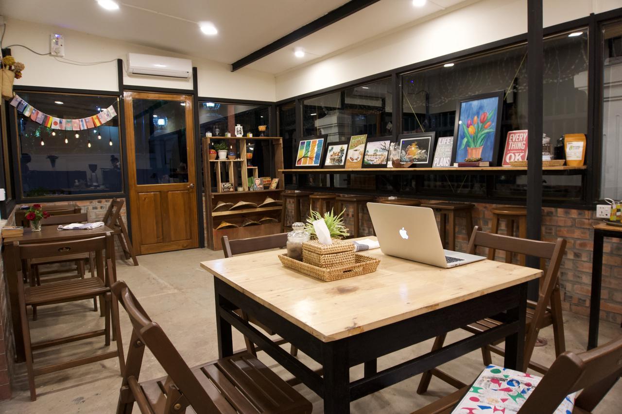 Celia Hostel Mandalay Buitenkant foto