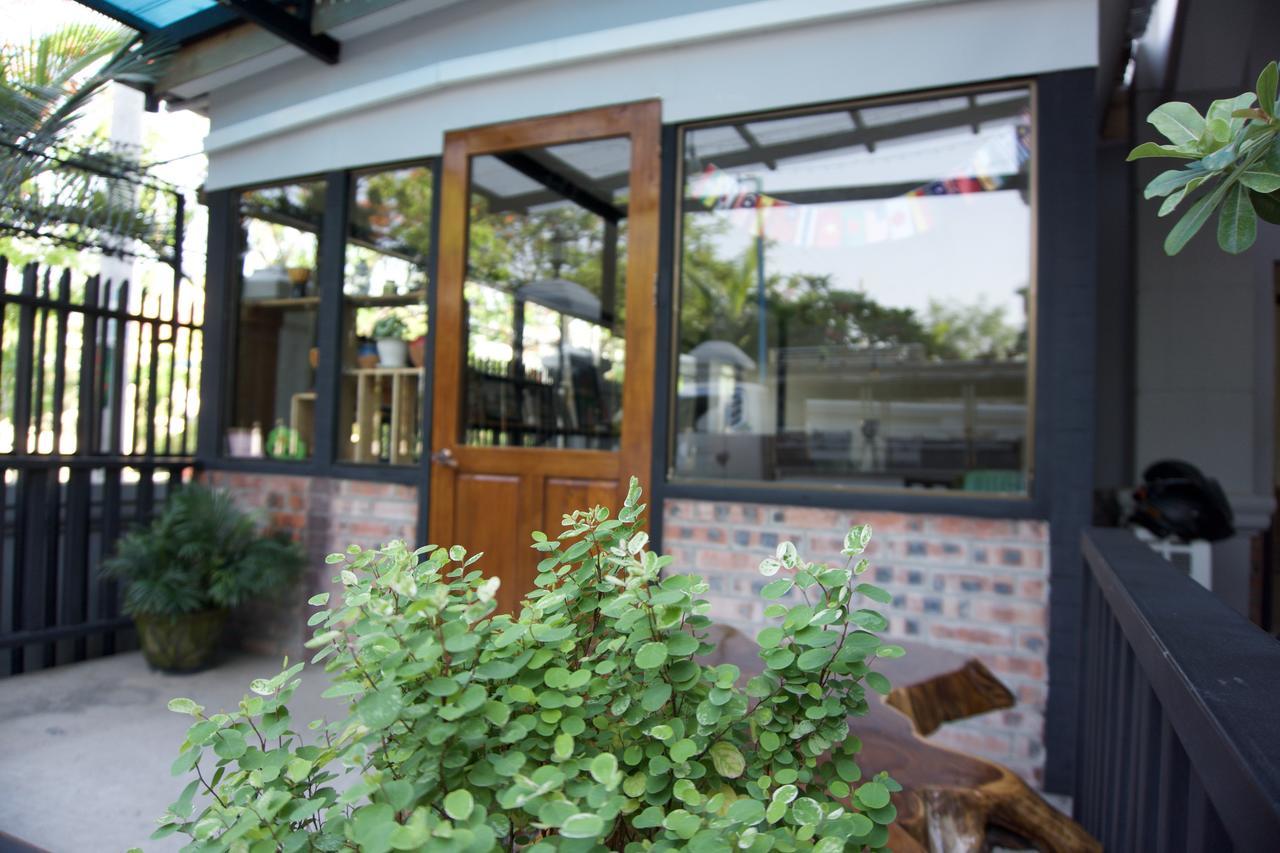 Celia Hostel Mandalay Buitenkant foto