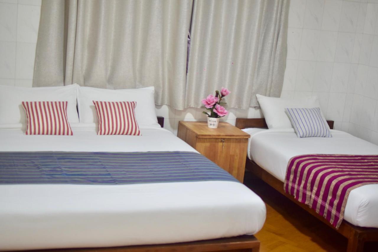 Celia Hostel Mandalay Buitenkant foto