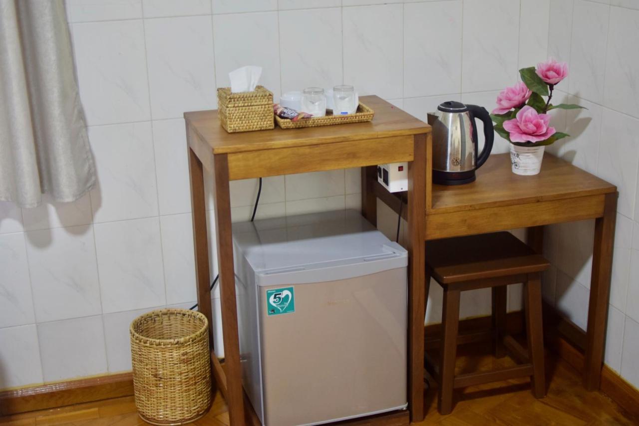 Celia Hostel Mandalay Buitenkant foto