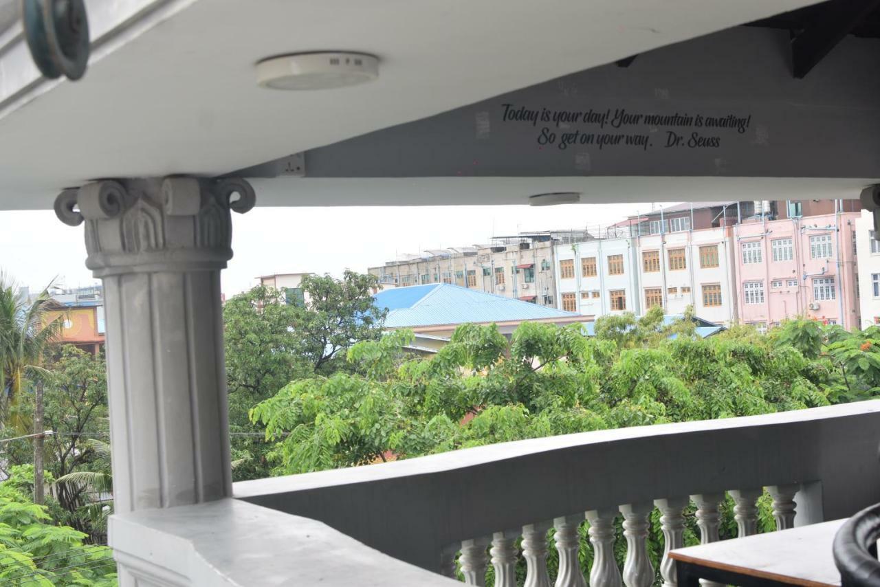 Celia Hostel Mandalay Buitenkant foto
