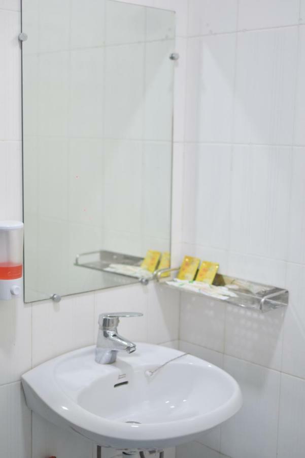 Celia Hostel Mandalay Buitenkant foto