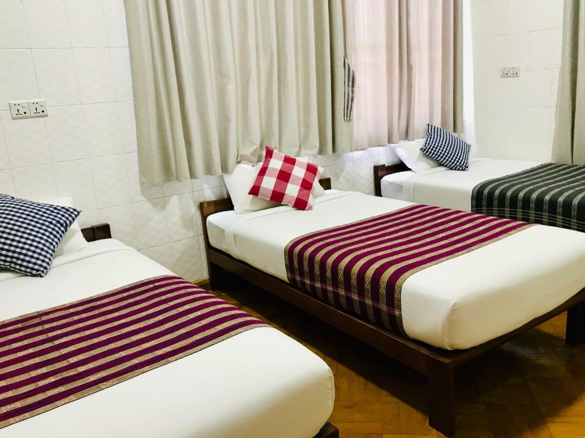 Celia Hostel Mandalay Buitenkant foto