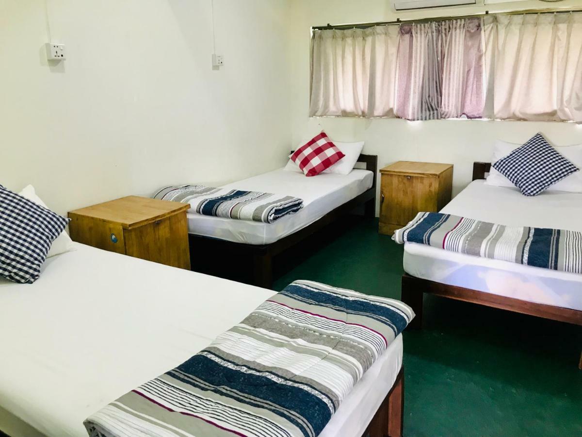 Celia Hostel Mandalay Buitenkant foto
