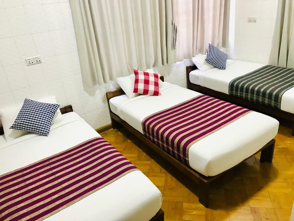 Celia Hostel Mandalay Buitenkant foto