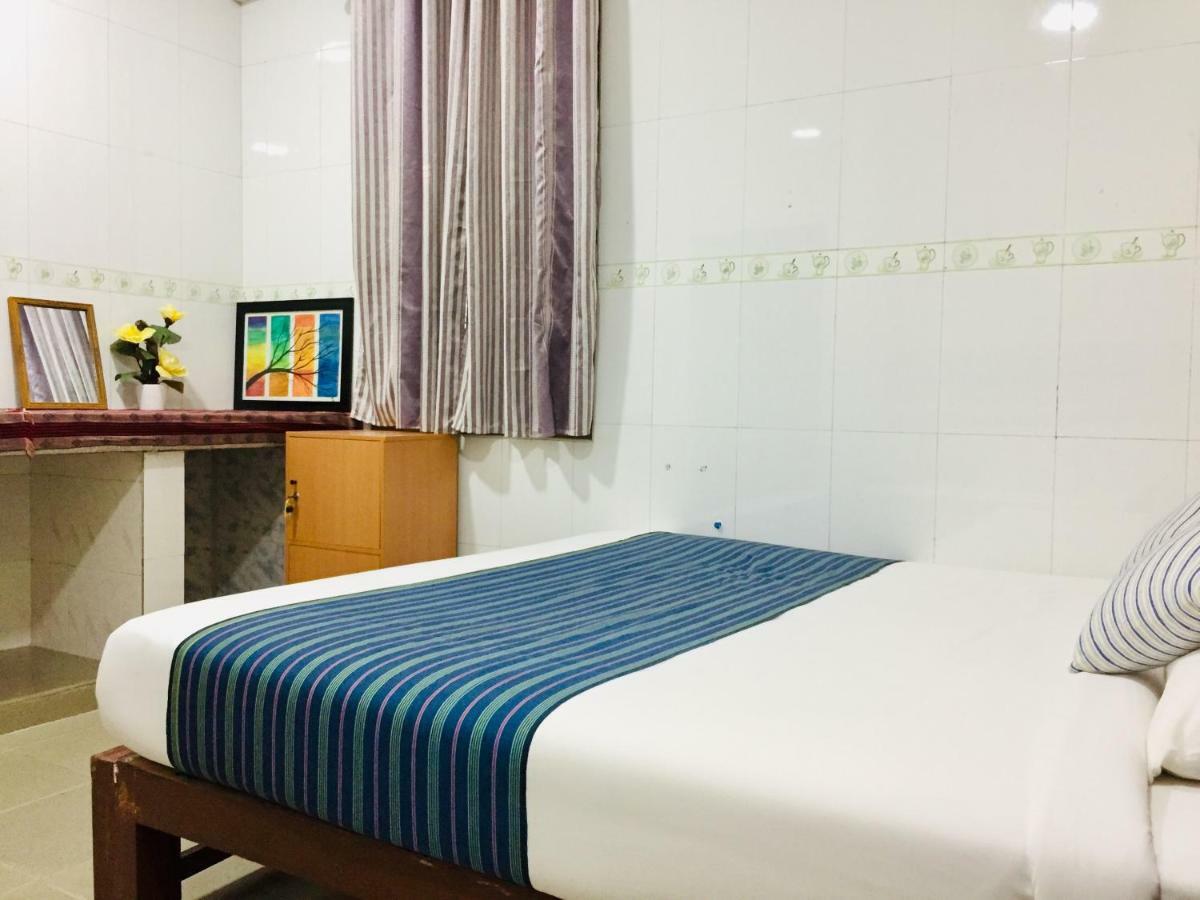 Celia Hostel Mandalay Buitenkant foto